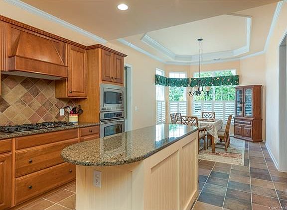 4th image of 10477 Bethpage Dr