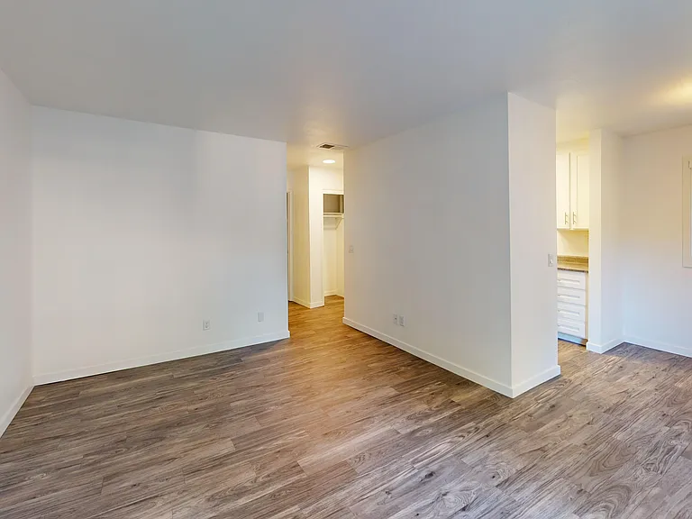 346 Robinson St #40 — Photo 13