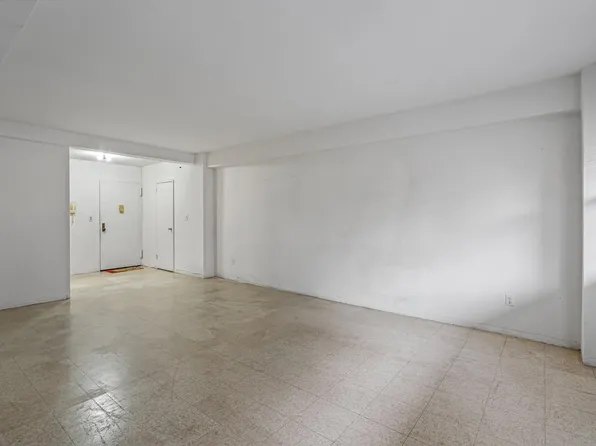 89-15 Parsons Boulevard image 10 of 18