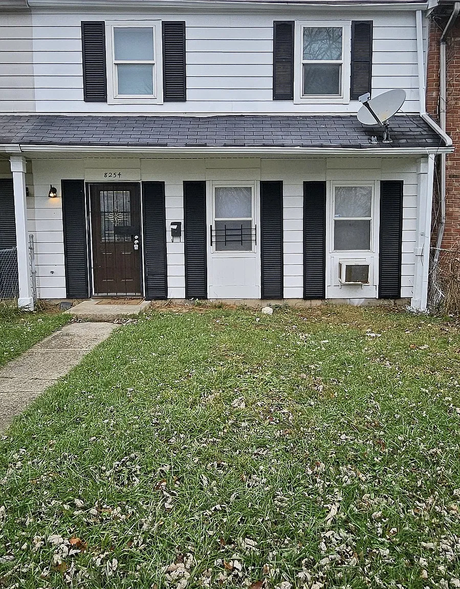 3 bed, 1.5 bath, 1320 sqft, $1,150 — Photo 1