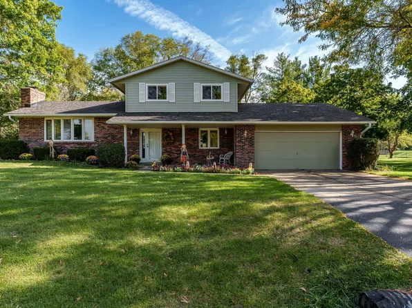 859 Valley Forge Trl, Rockton, IL 61072