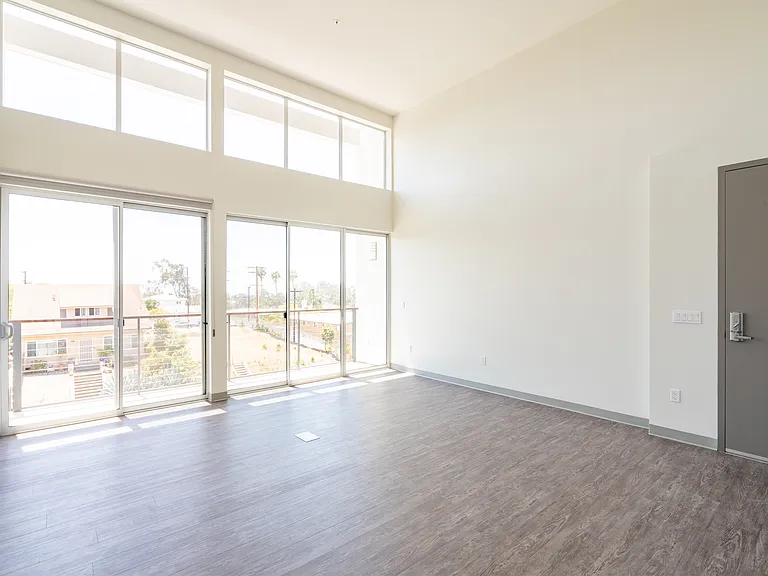 2828 Broadway — Photo 45