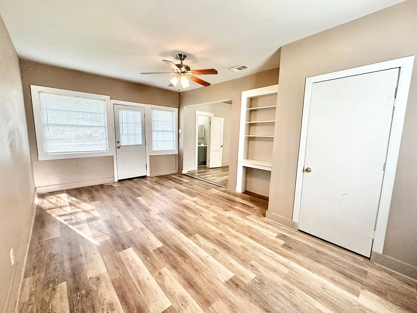 2613 N Elm Street — Photo 3