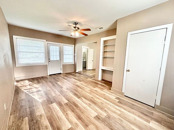 3rd image of 2613 N Elm St APT B