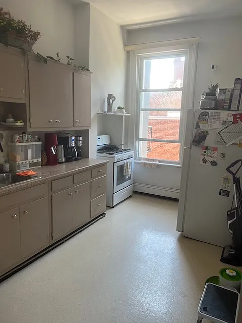 3 bed, 1250 sqft, $4,300 — Photo 2