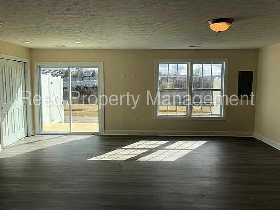 5th image of 660 Pin Oak Dr