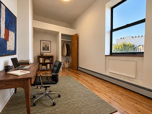 Office, photo 1