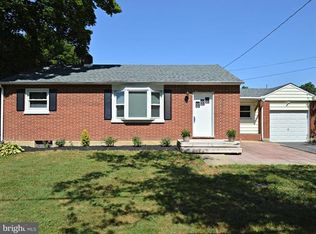 11 Park Circle Dr, Lancaster, PA