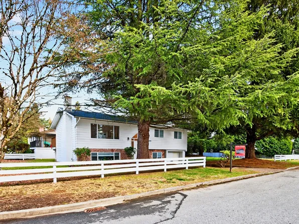 21099 Berry Ave, Maple Ridge, BC V2X 7V3