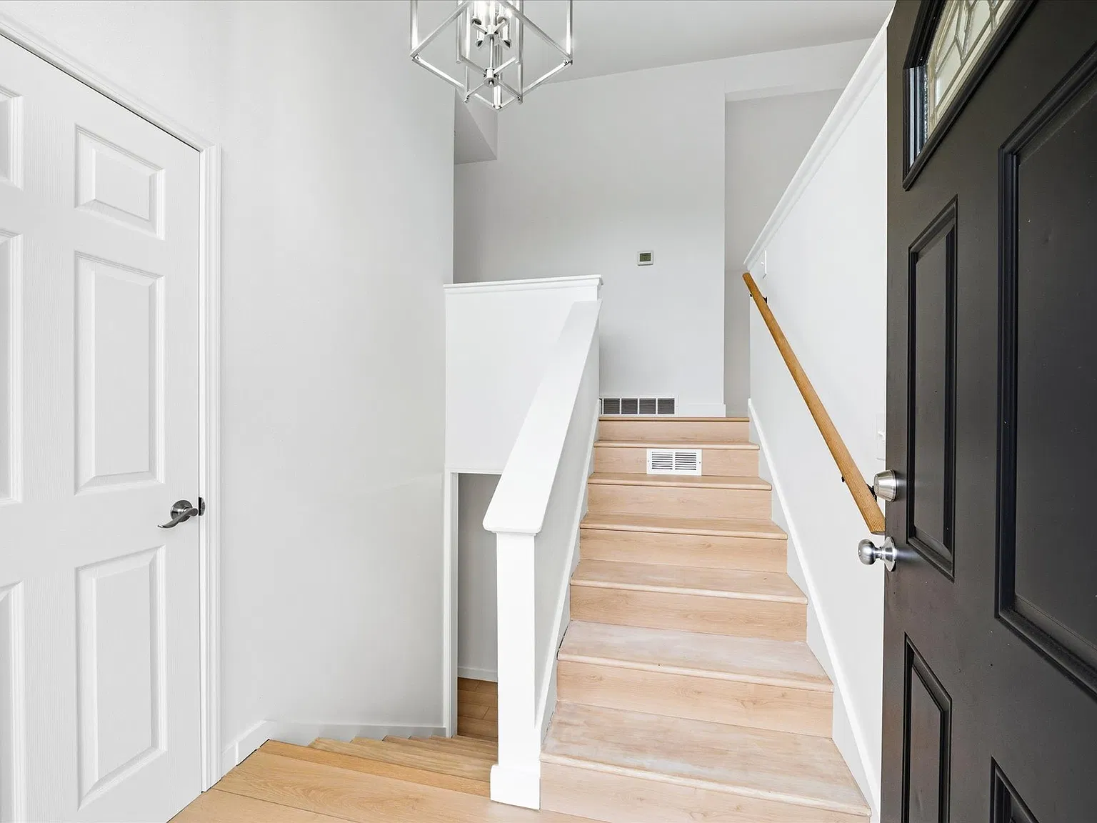 4 bed, 2360 sqft, $3,500 — Photo 2