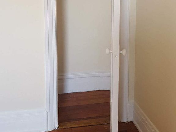 4th image of 3106 38th St APT 4