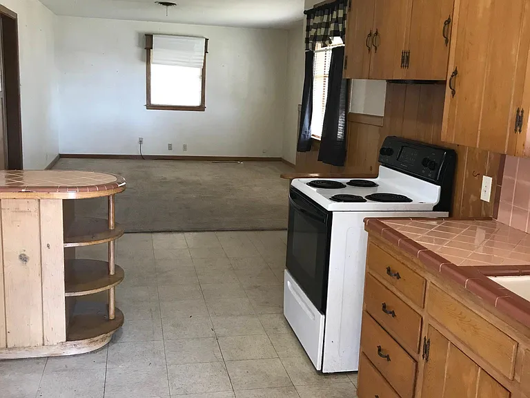 2106 Old Henderson Hwy — Photo 5