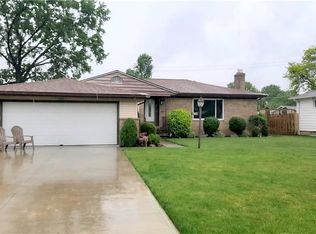 8010 Selwick Dr, Parma, OH 44129