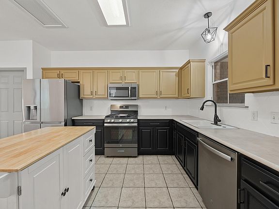 5th image of 16505 Castletroy Dr