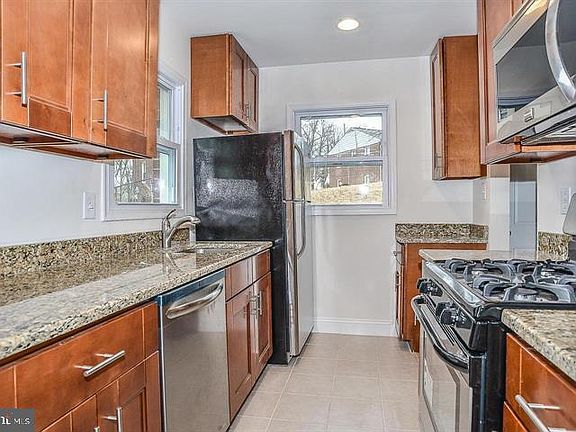 3rd image of 7113 Gateway Blvd