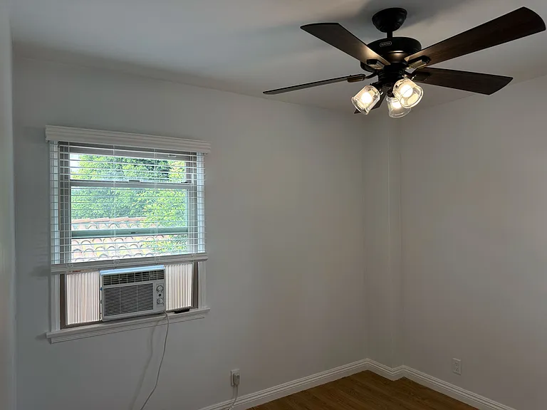 4123 1/2 W Toluca Lake Ave #4123-1/2 — Photo 22