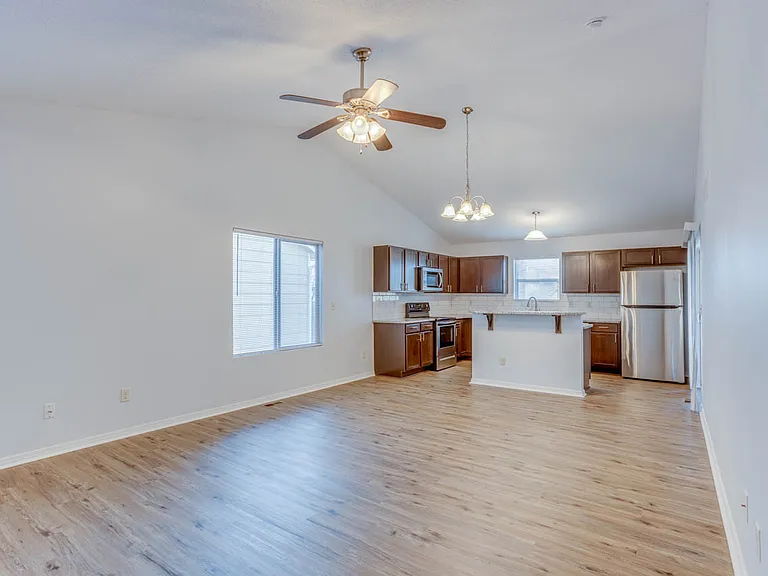 1048 E Karla Ave — Photo 5