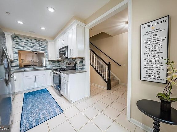 2nd image of 210 Fallsgrove Blvd #10
