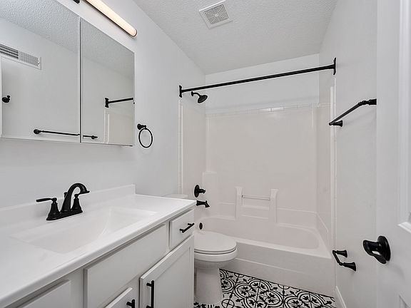 2nd image of 4 Camelot Ct Building B