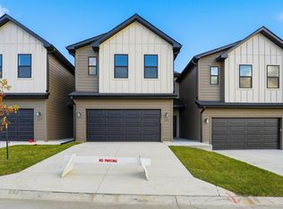 1353 Meadow Rose Pl, Waukee, IA 50263