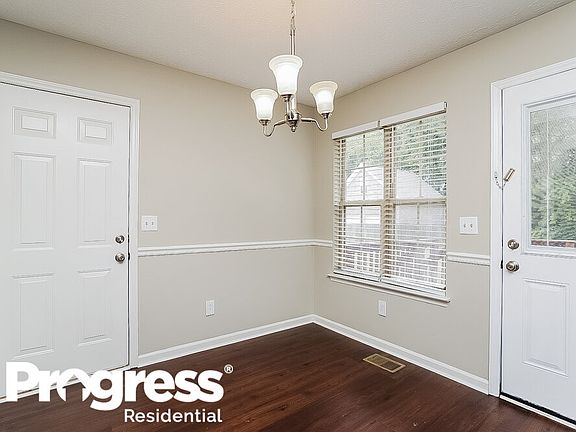 5th image of 742 Williamsburg Dr