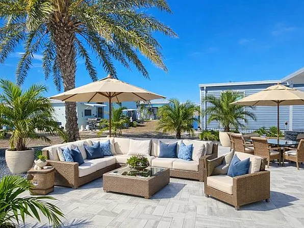 9 S Flora Vista St, Englewood, FL 34223