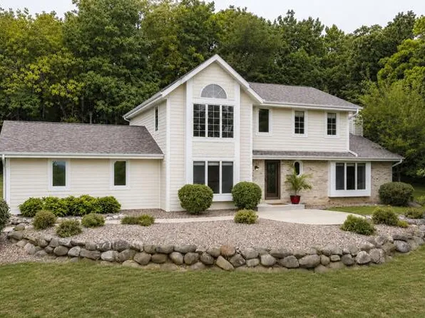 S26W31396 Cregennan Bae, Wales, WI 53183