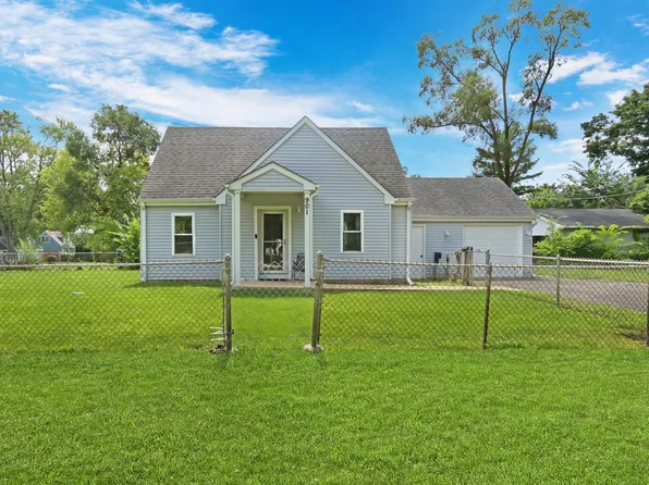 901 Flintwood Ct, Round Lake Heights, IL 60073