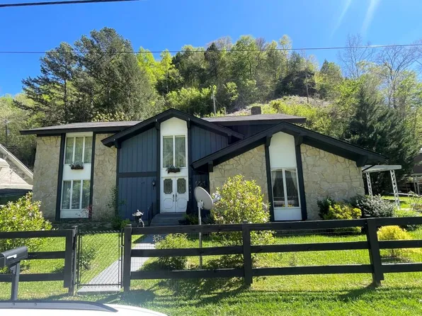 66 Childers Dr, Elkhorn City, KY 41522