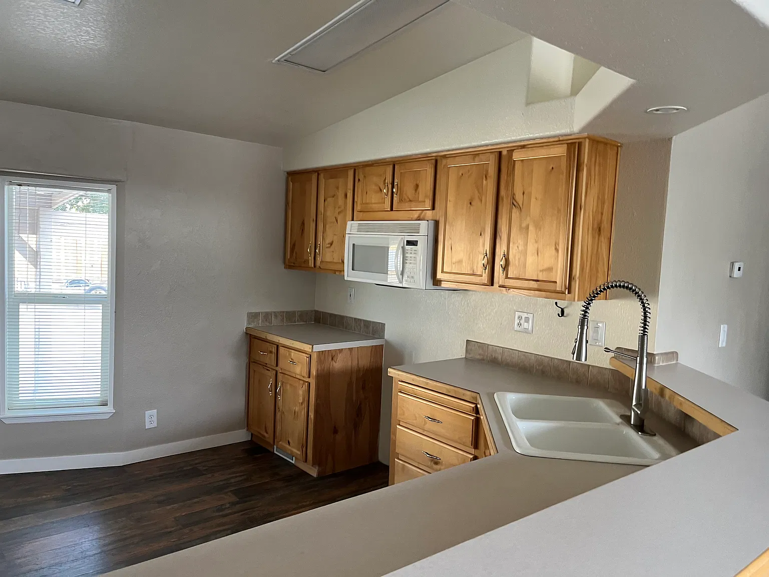 3 bed, 1240 sqft, $1,800 — Photo 4
