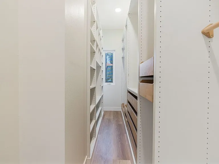 1100 S Highland Ave — Photo 19