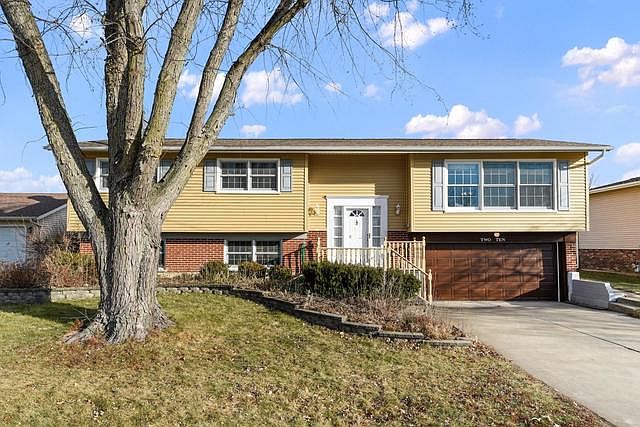 1st image of 210 W Tanglewood Dr
