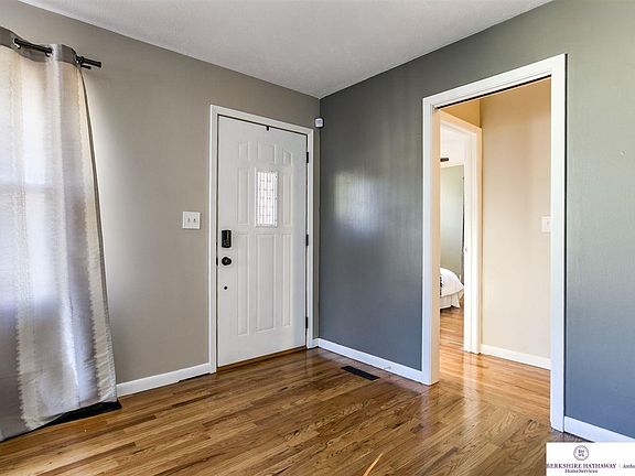 4th image of 611 Windsor Dr
