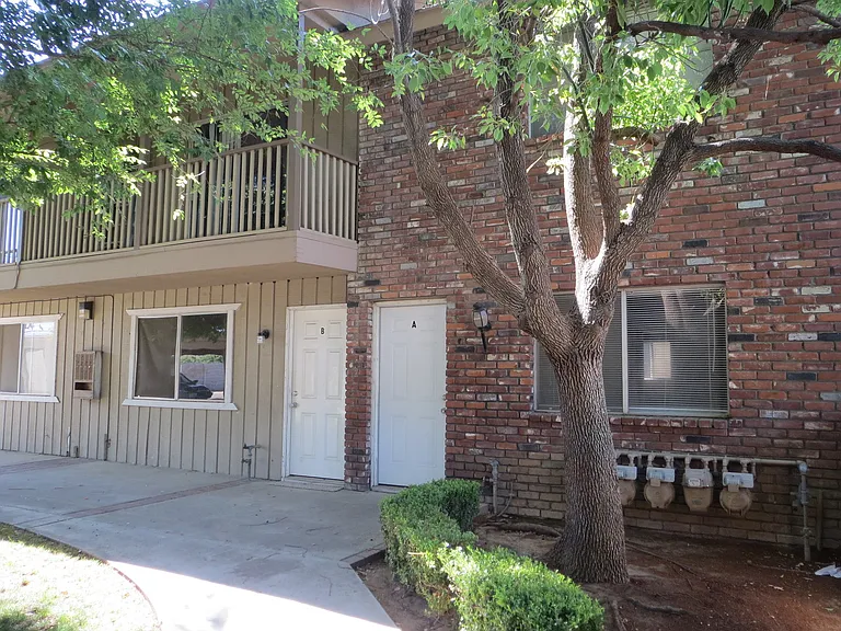 4544 N. Sharon Ave (670L-671G) — Photo 21