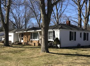 1090 Vick Rd, Muskegon, MI 49441