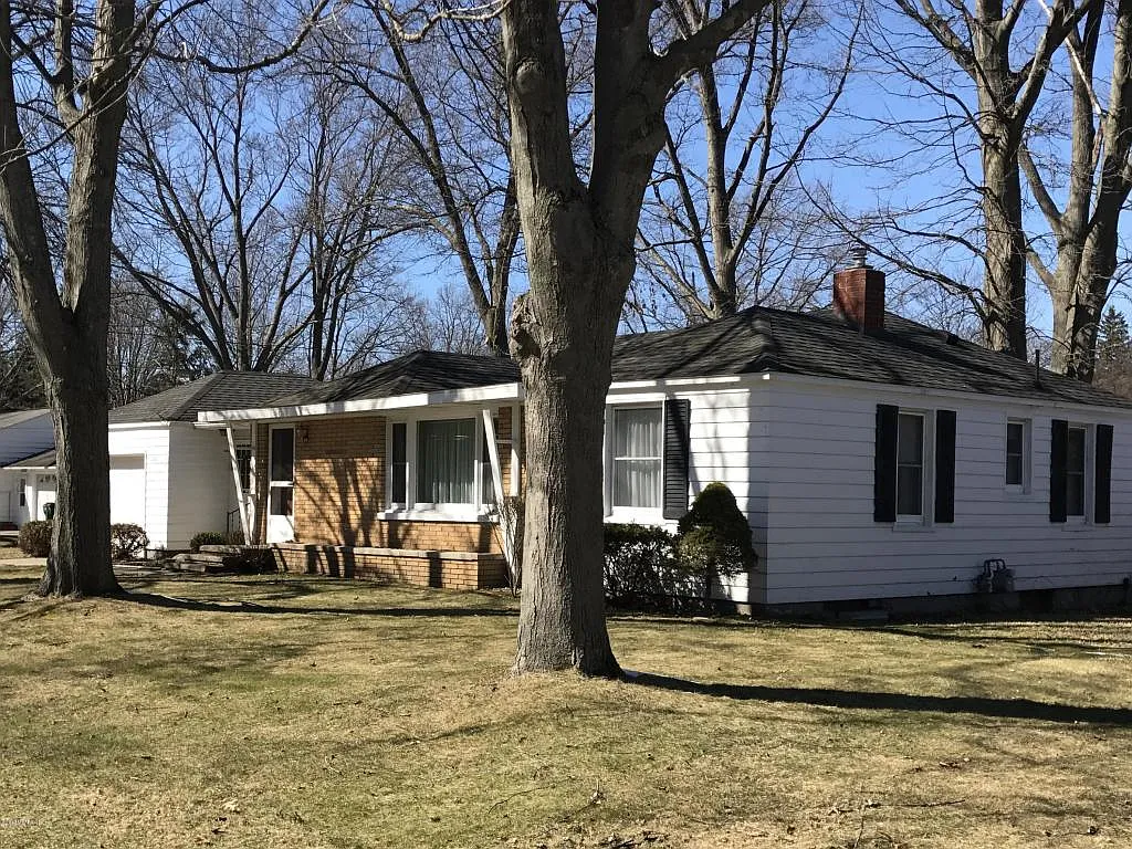 1090 Vick Rd photo 1