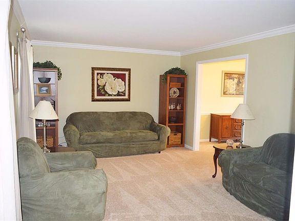 3rd image of 7733 Fox Trail Ln