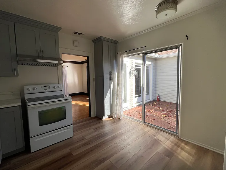 1615 Lyndon St — Photo 19