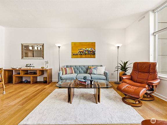 3rd image of 1515 Dock Street #406