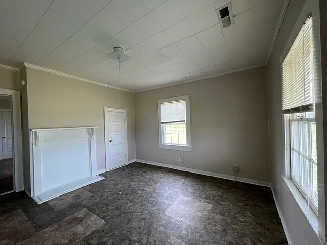 238 Leslie Ln — Photo 5