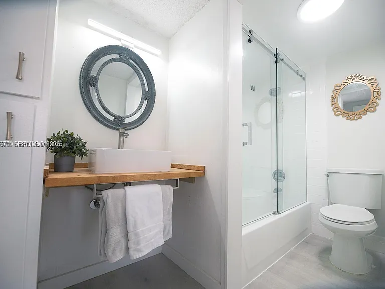 17021 N Bay Rd #207 — Photo 10