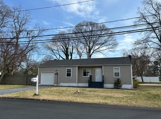 36 Ralph Ave, Lake Grove, NY 11755