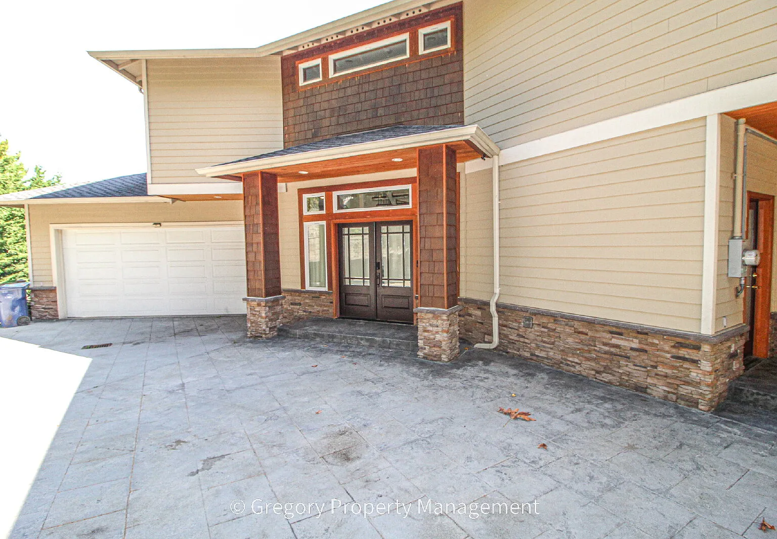 4 bed, 4.0 bath, 4550 sqft, $7,500 — Photo 2