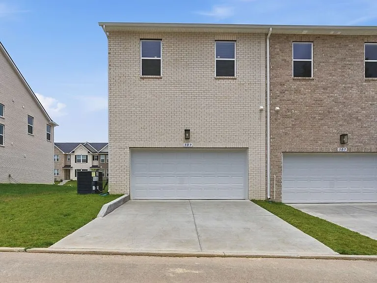 309 Lynwood Station Blvd — Photo 28