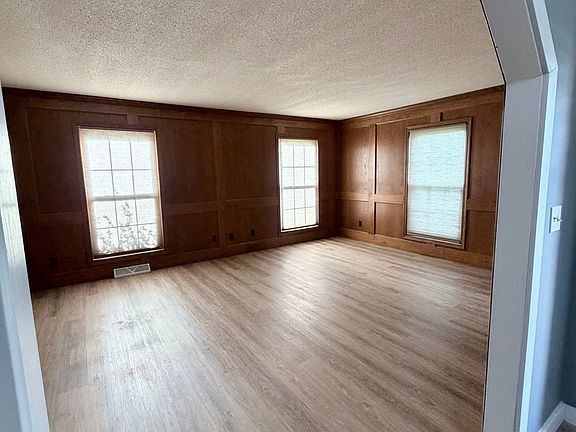 4th image of 4 Sebring Rd