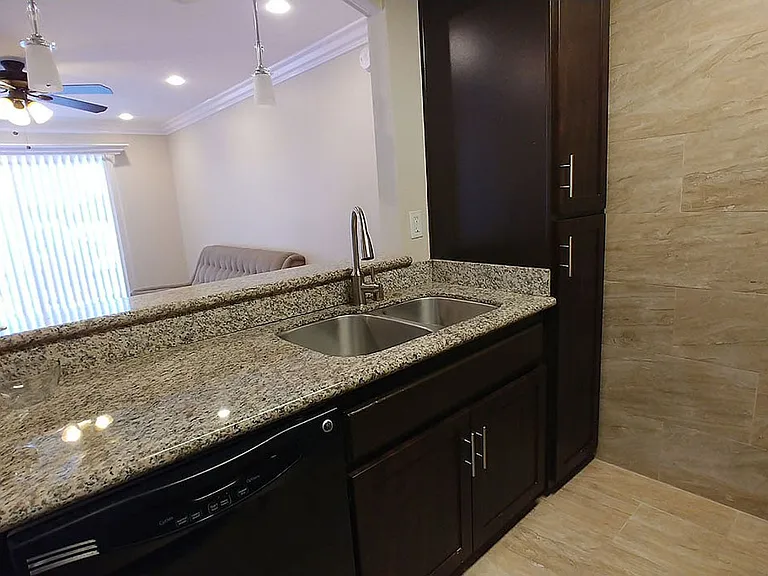 Villa De Adel Apts — Photo 95