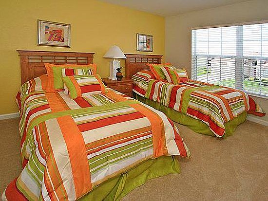 WH5P7758-double-bedroom