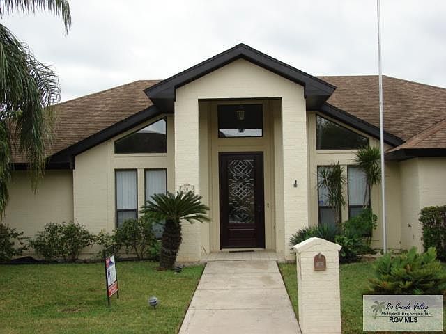 1st image of 401 Riverview Cir