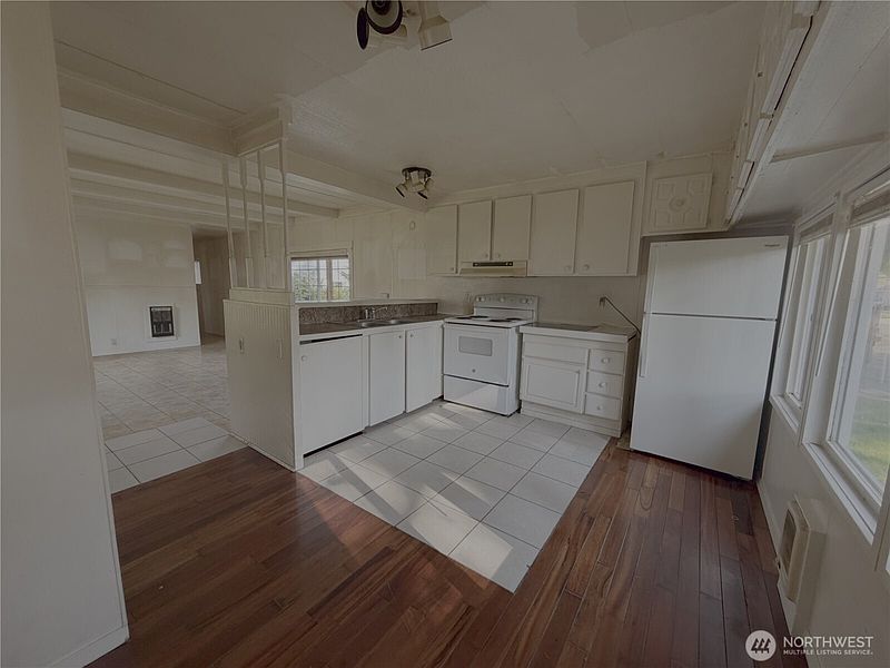 3rd image of 4563 SE Foss Road