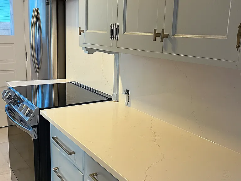 Kitchen - Updated Samsung full-appliance set, quartz countertops and full-height backsplash, large stainless steel sink